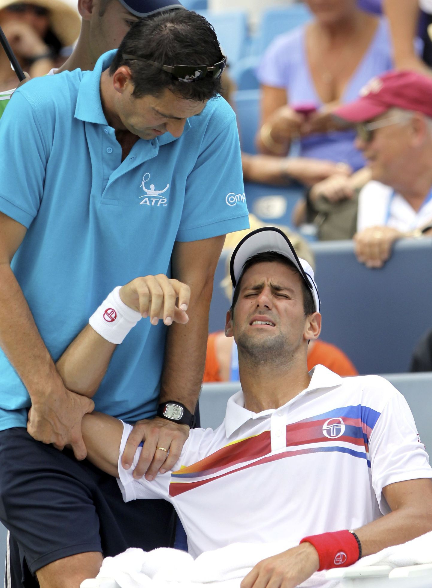 Novak Djokovic pidi õlavigastuse tõttu finaalis loobumisvõidu andma.