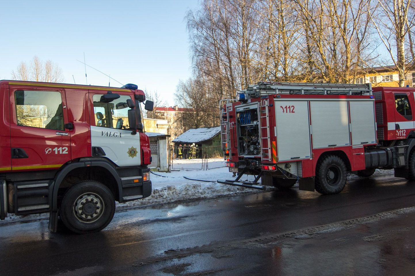 Valgas aadressil Kungla 24a põles järjekordselt mahajäetud kuuri sisemus. Väljakutsele saabusid esimestena Läti päästjad.