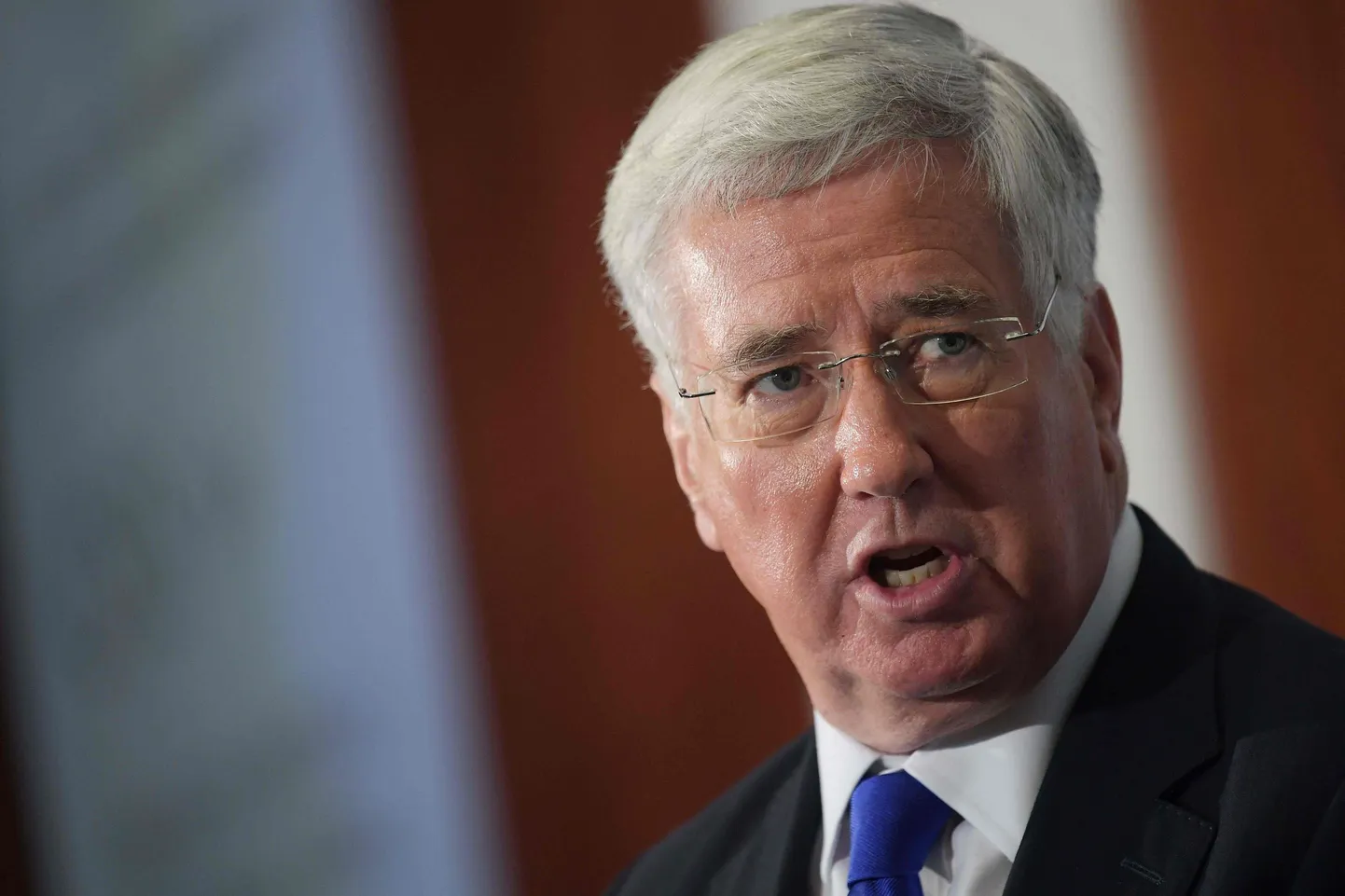Briti kaitseminister Michael Fallon astus tagasi.