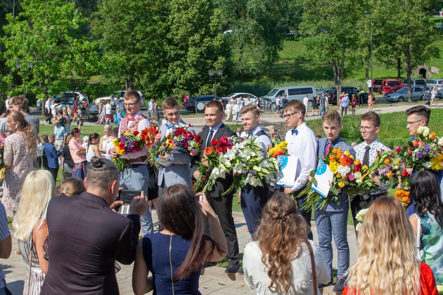 Gümnaasiumilõpetajad, kes on oma haridustee jätkamiseks valinud ülikooli väljaspool Eestit, saavad taotleda Noore õpetlse stipendiumit.