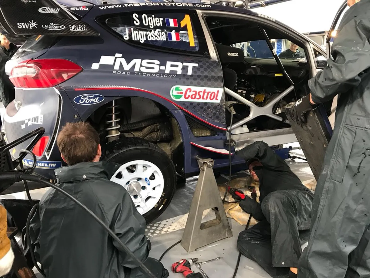 Ogieri auto peale eksimust servises.