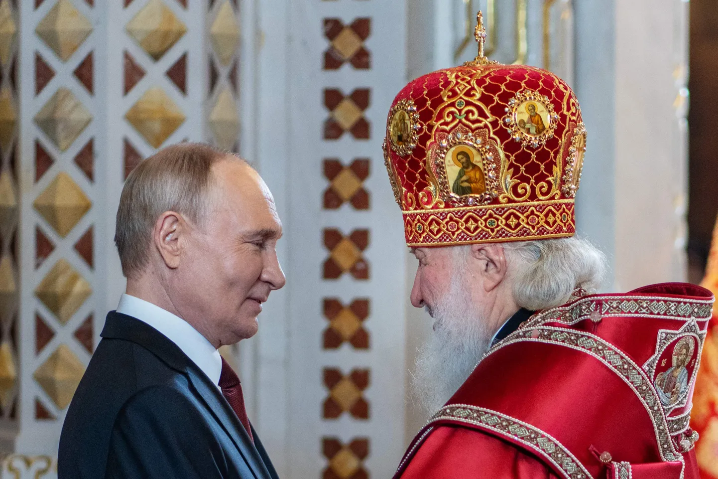 Vene õigeusu kiriku pea patriarh Kirill ja Venemaa liider Vladimir Putin Päästja Kristuse katedraalis toimunud ülestõusmispühade jumalateenistusel 5. mail 2024. aastal.