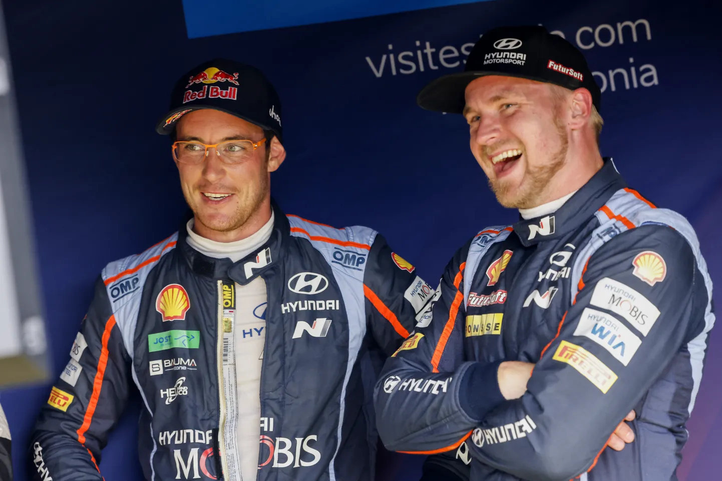 Thierry Neuville (vasakul) ja Esapekka Lappi.