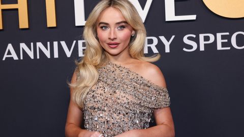Popstaar Sabrina Carpenter kaitseb «naisi alandavat» albumikaant: käige rohkem väljas