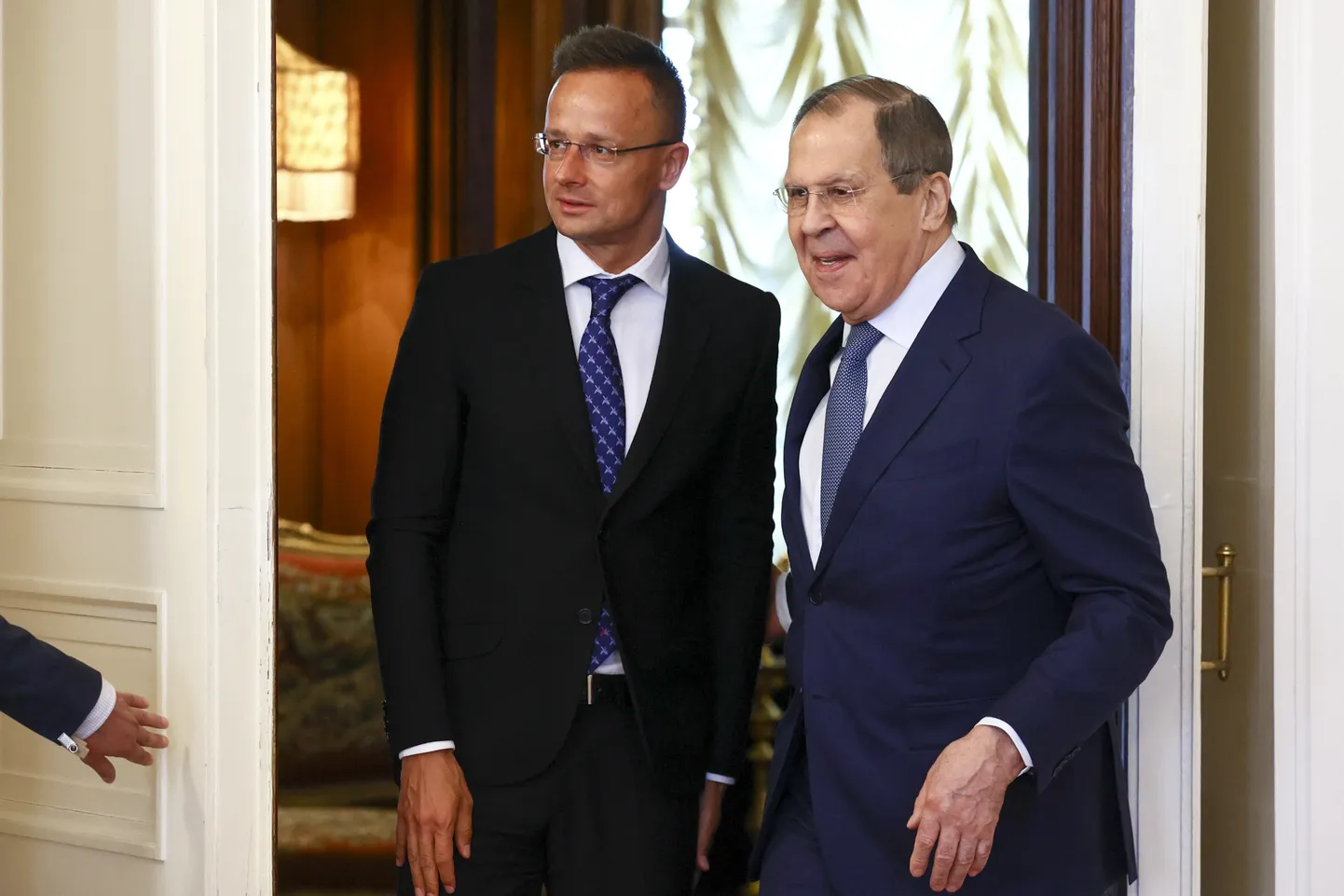 Министр иностранных дел Венгрии радуется встрече с министром иностранных дел РФ, Москва, 21 июля 2022 года.