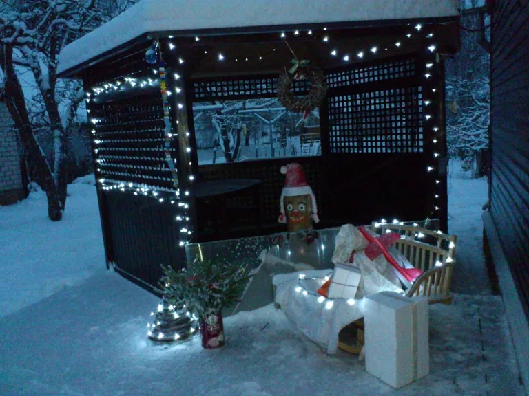 Päkapikk ja saan koduaias.