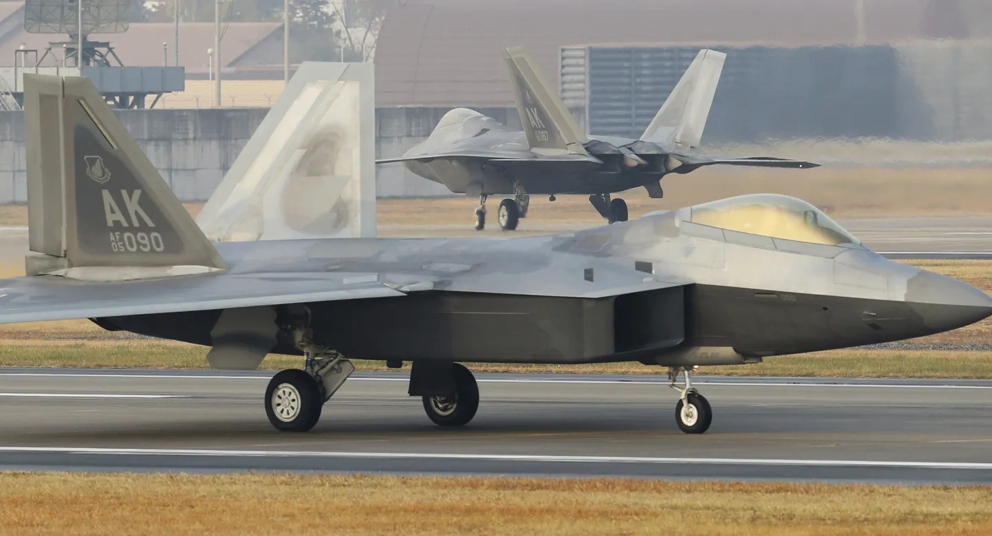 F-22 Raptor hävitaja.