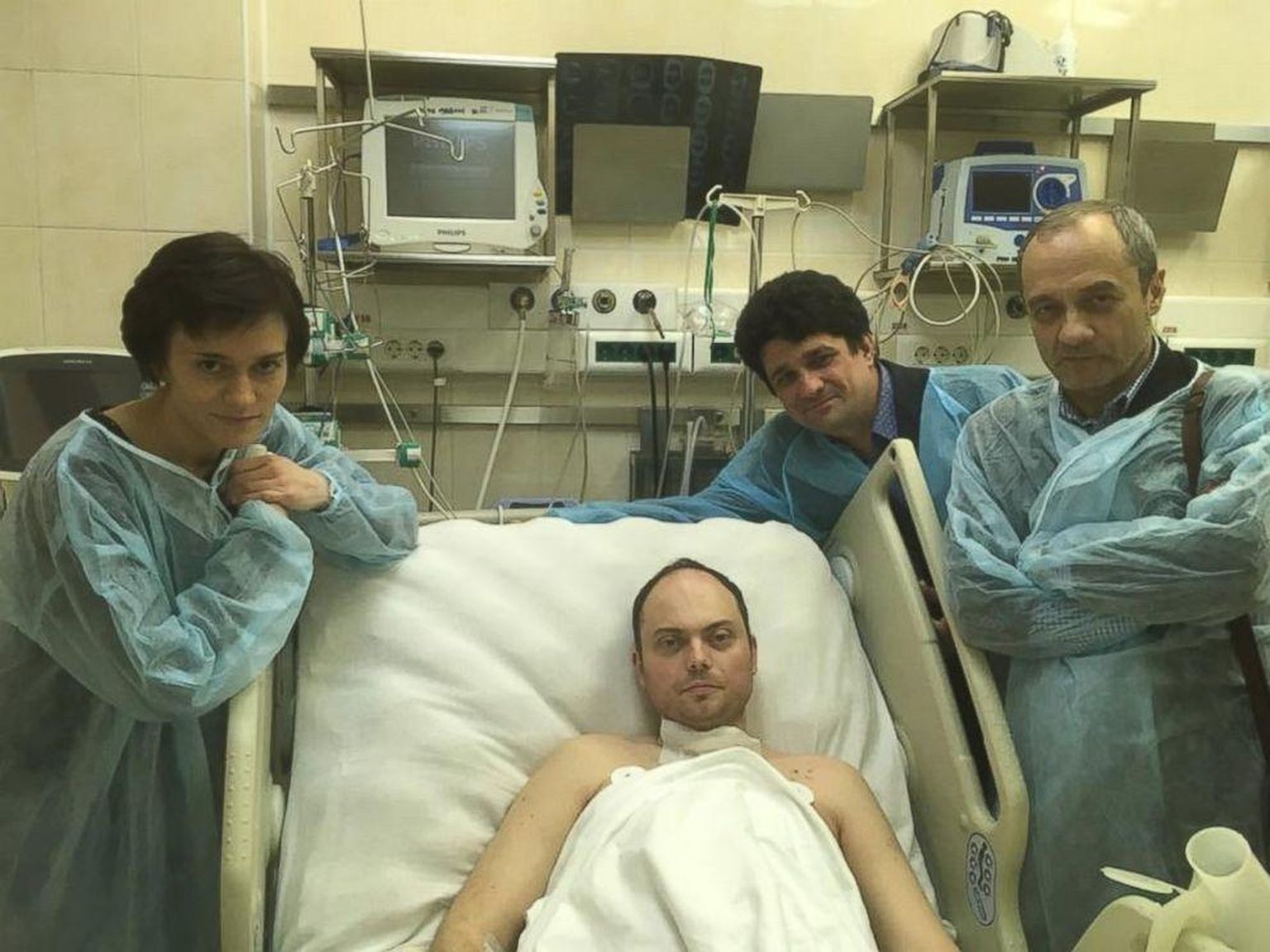 Vene opositsionäär Vladimir Kara-Murza 2017. aasta mürgitamise järel haiglavoodis. 