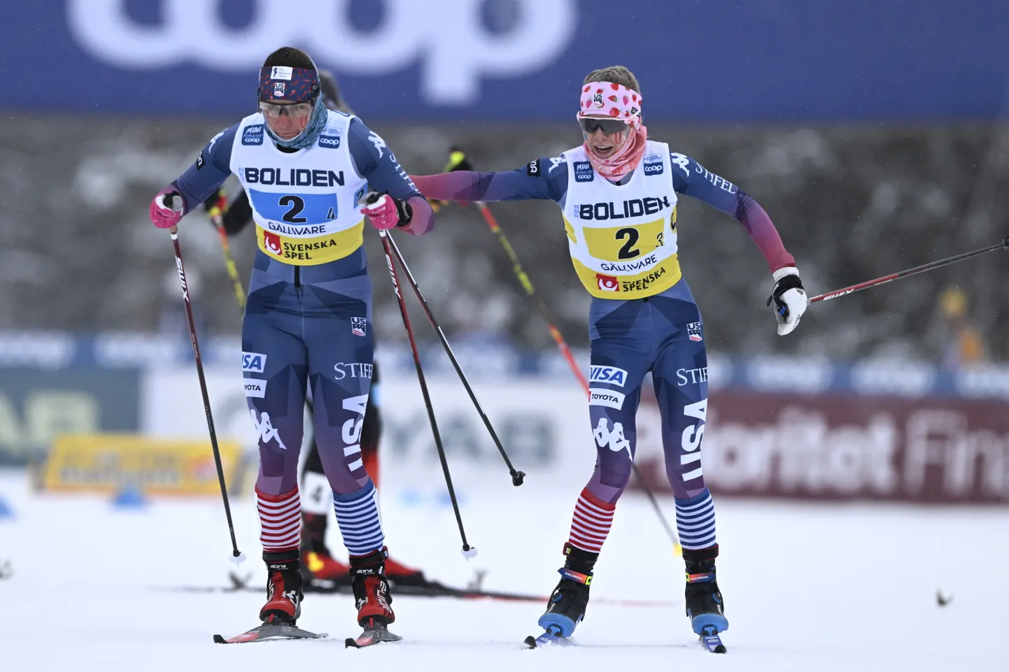 Sophia Laukli (pareaml) aitas USA naiskonna Rootsis peetud MK-etapil poodiumile.