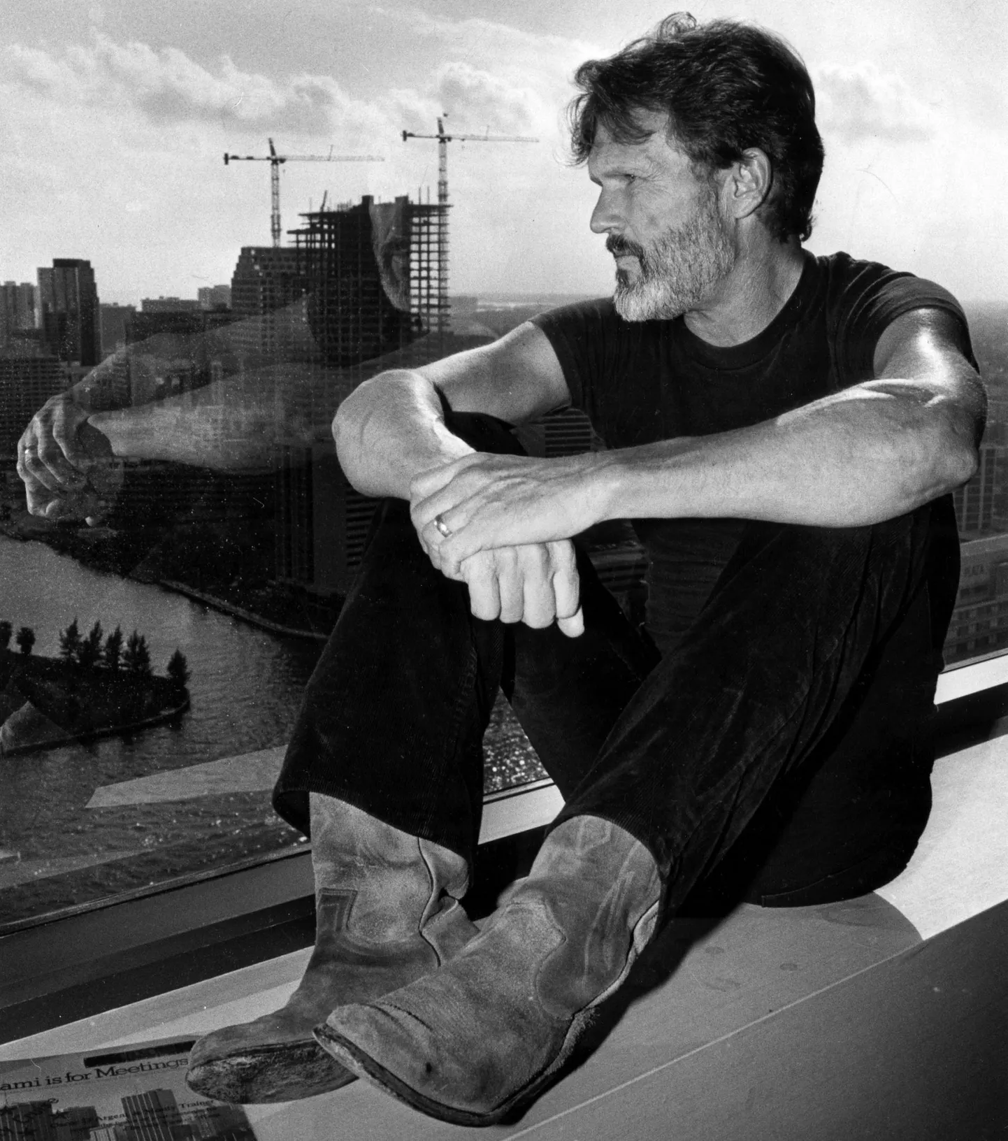 Kris Kristofferson oli üldse omamoodi renessansiajastu mees – poeeditunnetusega atleet, helikopteripiloot, õpetlane, muusik, näitleja ja autor.