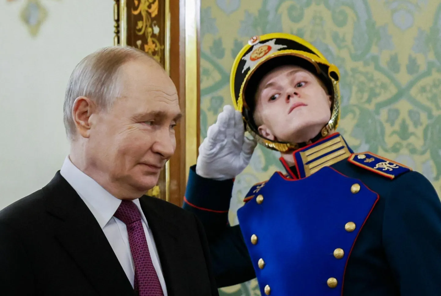 Venemaa diktaator Vladimir Putin au­valve ees.FOTO: Maxim Shemetov/AFP/Scanpix