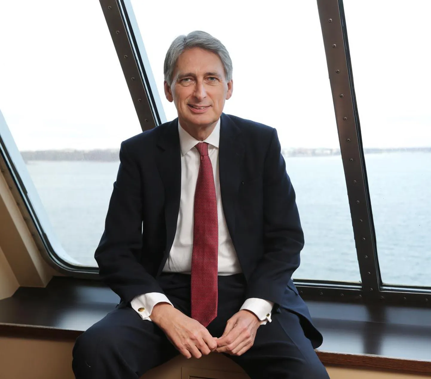 Tallinna külastanud Briti kaitseminister Philip Hammond saabumas Helsingi sadamasse.