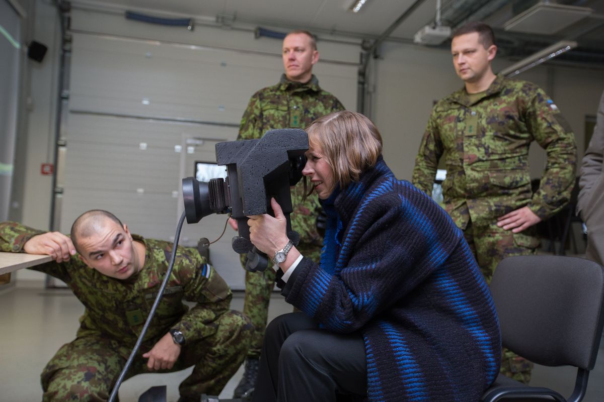 Kersti Kaljulaidi teine päev Virumaal. President alustas päeva Viru pataljonis.