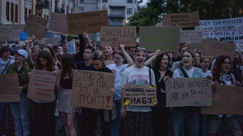 KOHALIK VAADE ⟩ Zelenskõi seab korruptsioonivastase võitluse õõnestamisega ohtu riigi ELi suuna