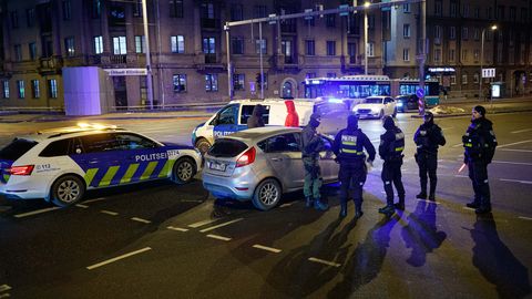 ФОТО ЧИТАТЕЛЯ ⟩ Полицейская машина, спешившая на вызов, попала в ДТП в центре Таллинна