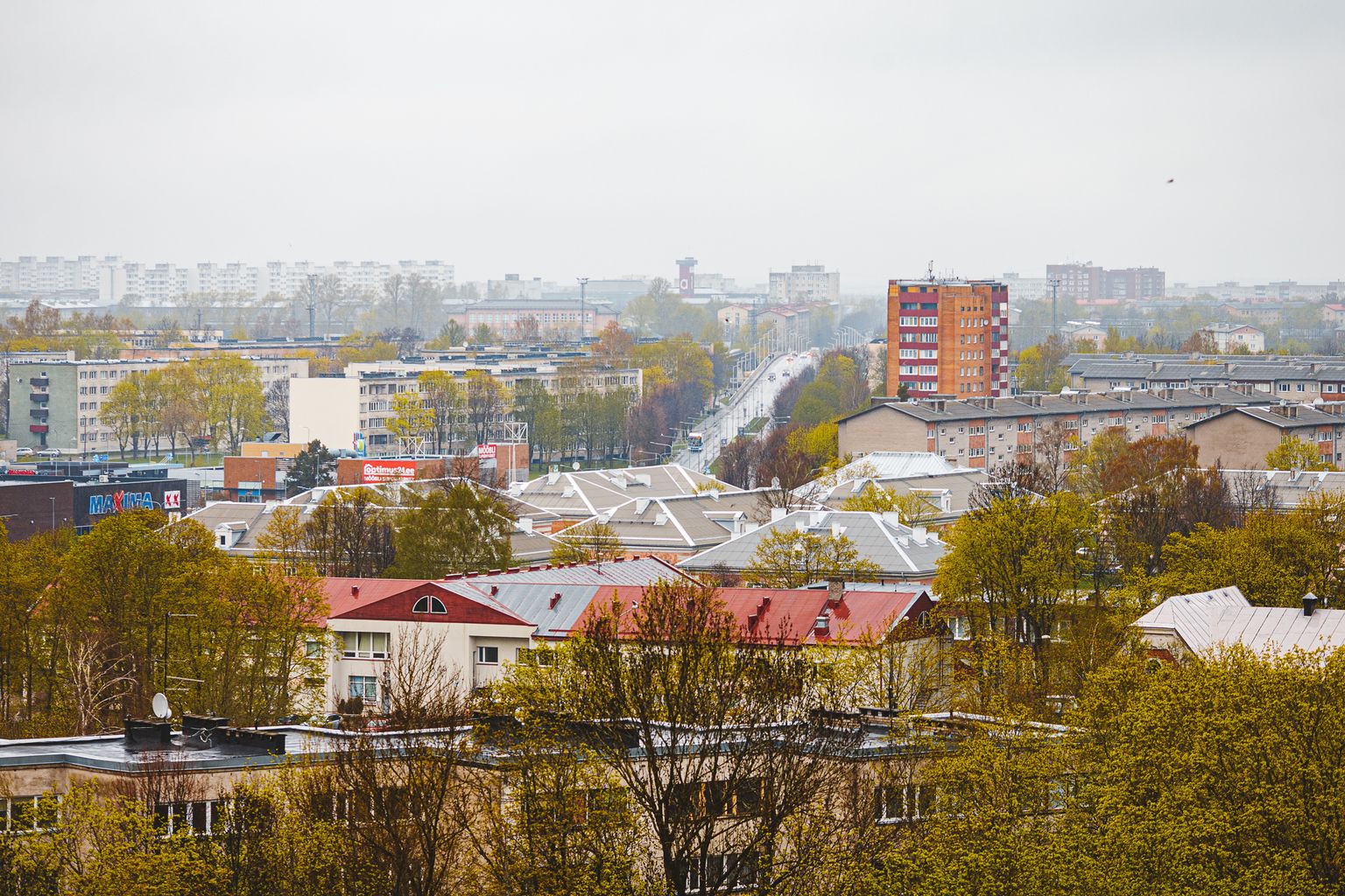 Вид с высоты птичьего полета на жилые кварталы Кренгольмского района Нарвы.