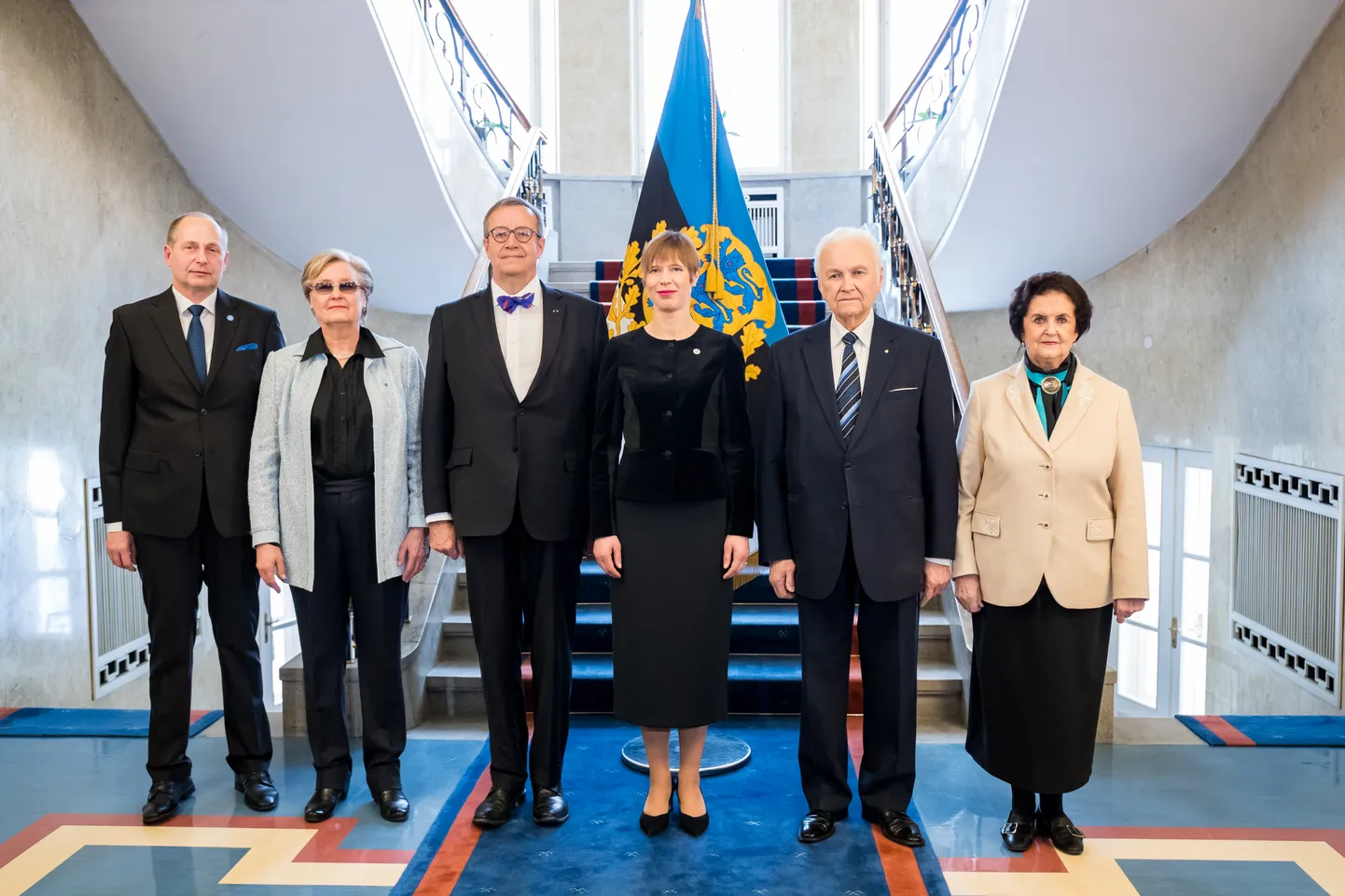 President Kersti Kaljulaid korraldas endiste riigipeade auks lõunasöögi.