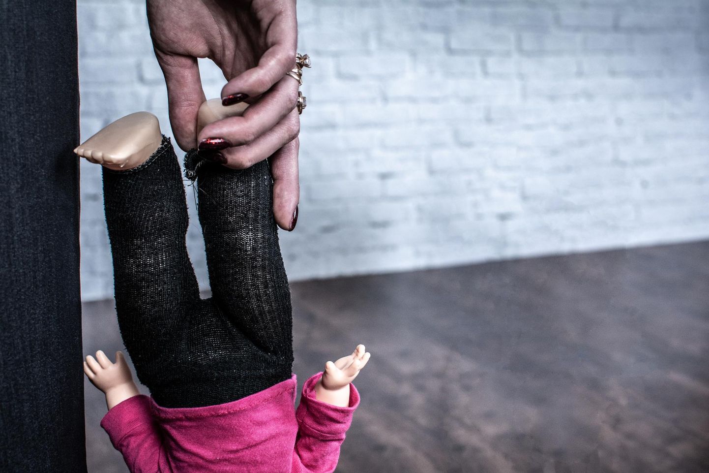 36 процентов взрослых считают физическое наказание детей не насилием, а методом воспитания.