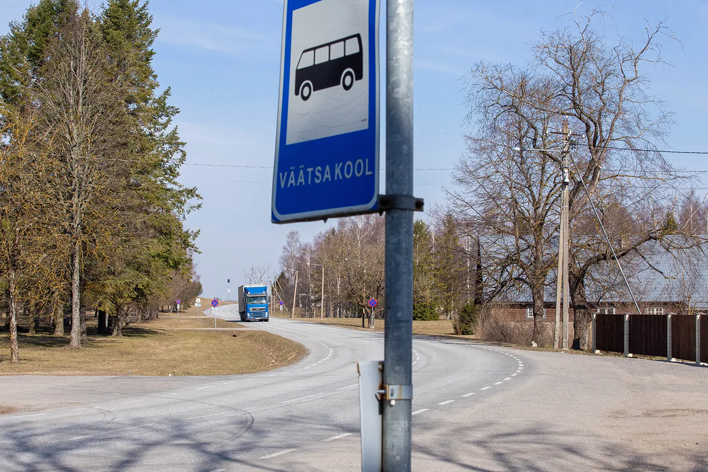 Väätsa Pika tänava jalg- ja jalgrattatee kavandatav ehitus kõrvaldab ohtliku olukorra, kus jalakäijatel ja jalgratturitel tuleb kitsukest teed jagada autodega.