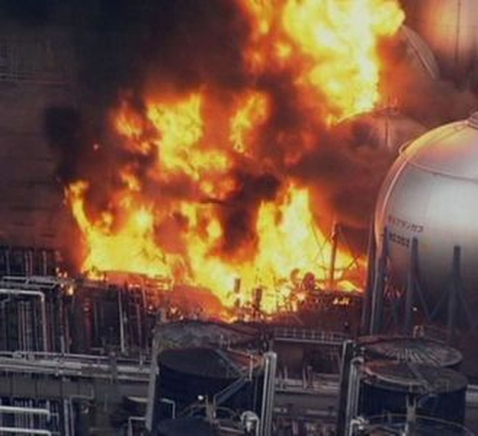 Walesis nafta rafineerimistehase plahvatuses hukkus neli inimest