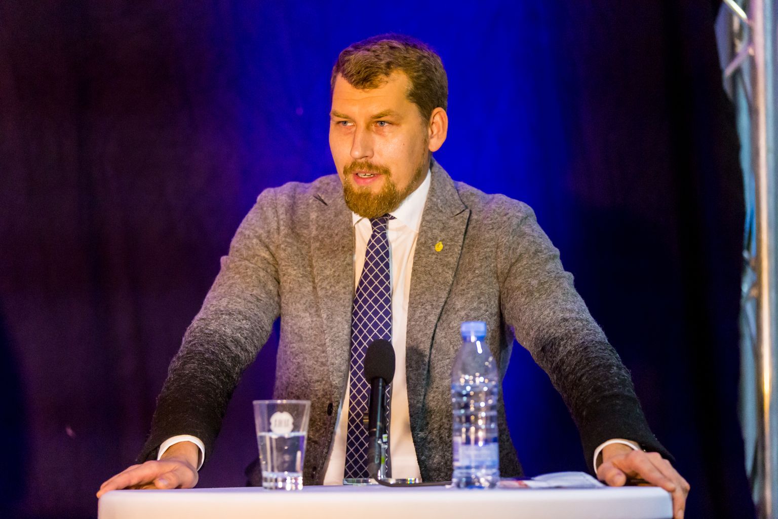 Pildil on Andres Metsoja.