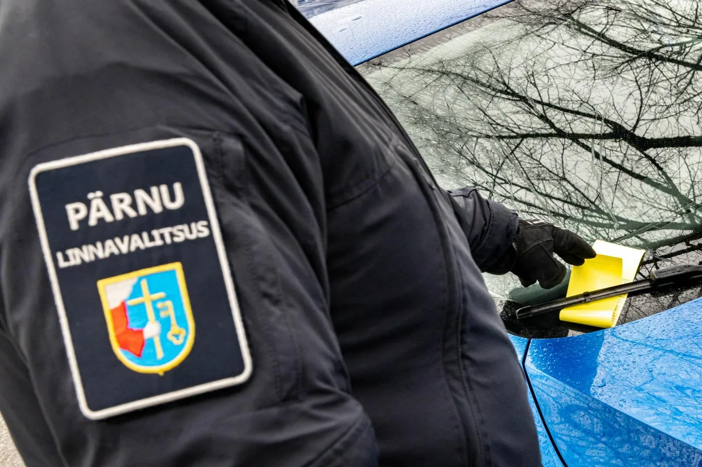 Kui eelmisel aastal sai esimest korda parkimiskontrolli pihtide vahele jääja hoiatusena nulltrahvi, siis tänavu terendab esimest korda eksinule kohe trahv.