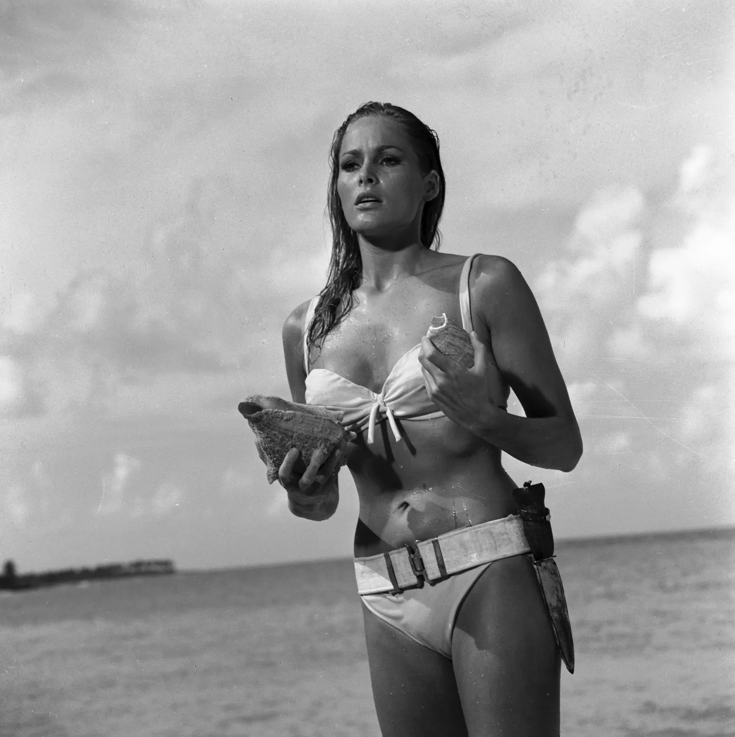 Kaader filmist «Dr. No», pildil Ursula Andress