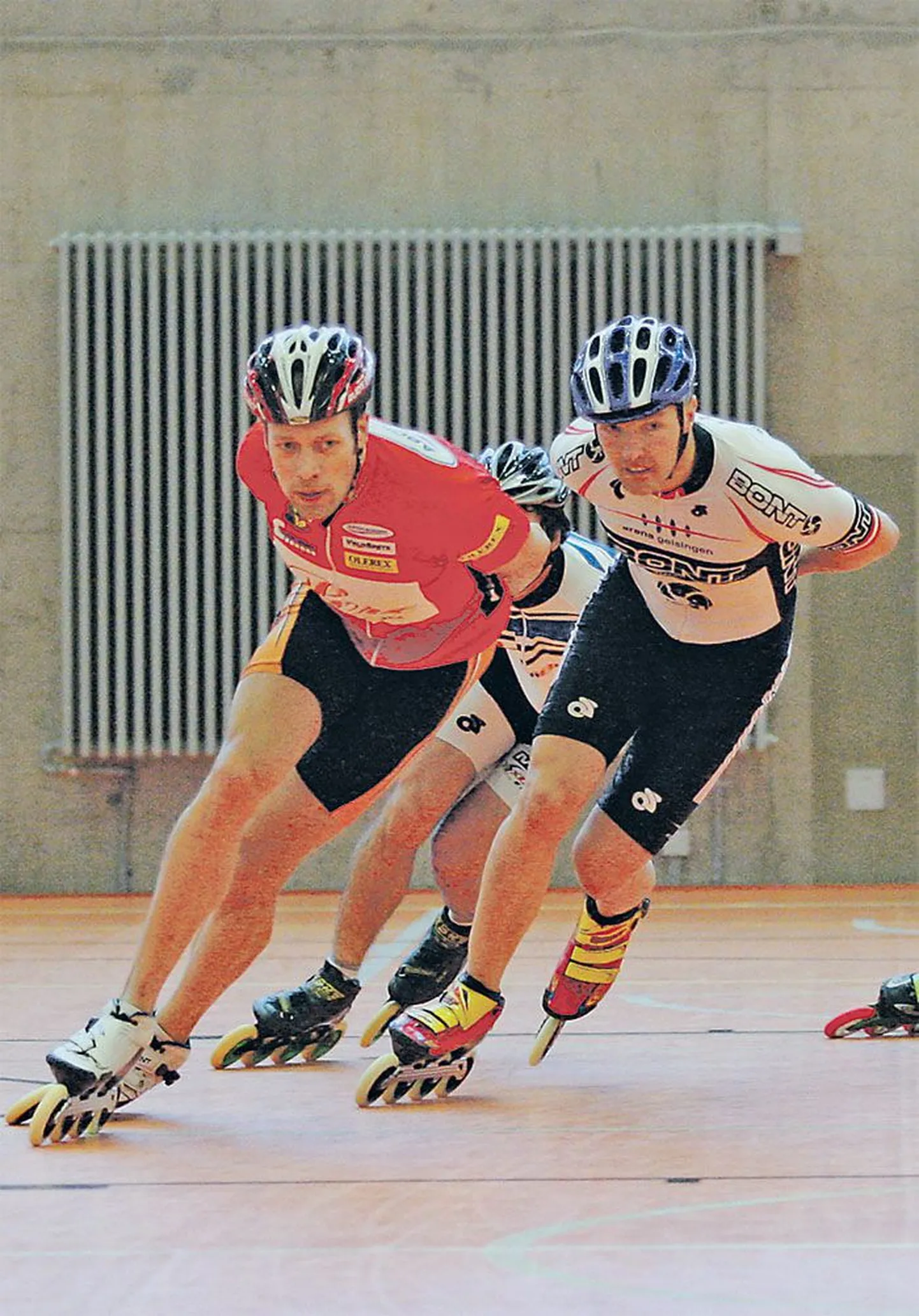 Eile tegid rulluisutajad spordisaalis trenni. Pildile jäid Vahur Valvas (vasakult), Jaan Saks (peidus) ja Margo Renter.