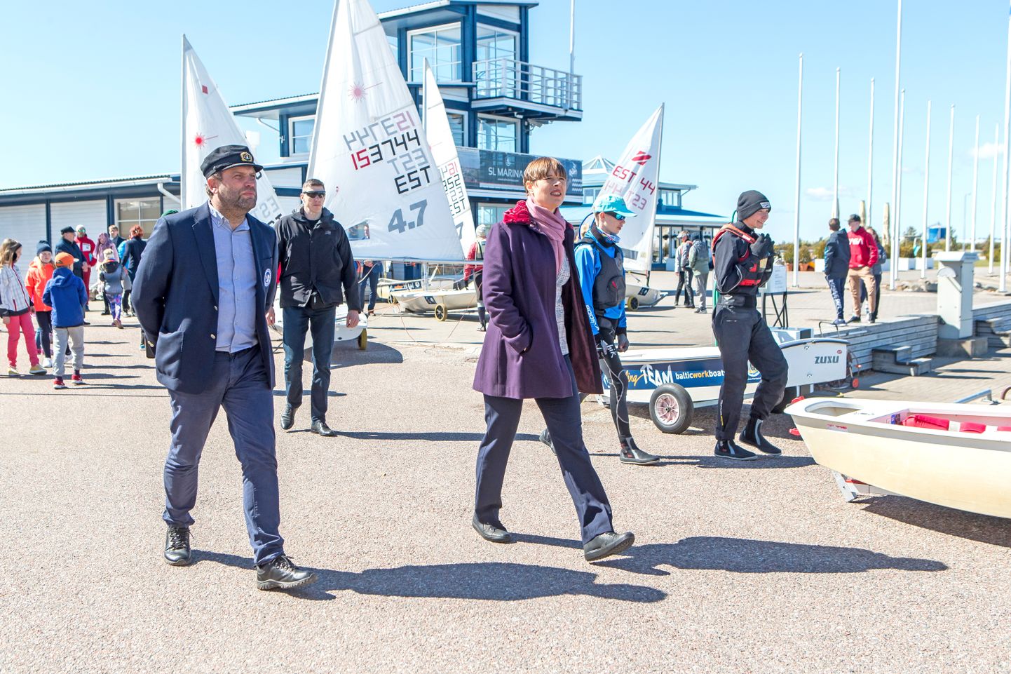 presidendi kolleeg: Priit Kuusk 2020. aasta maikuus koos president Kersti Kaljulaidiga Kuressaare sadamas. Bellingshauseni pardal olid nad kolleegid, Priit tüürimees ja Kersti madrus.