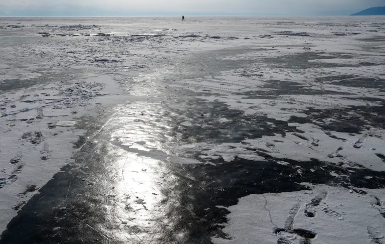 Jäätunud Baikali järv Venemaa Irkutski piirkonnas