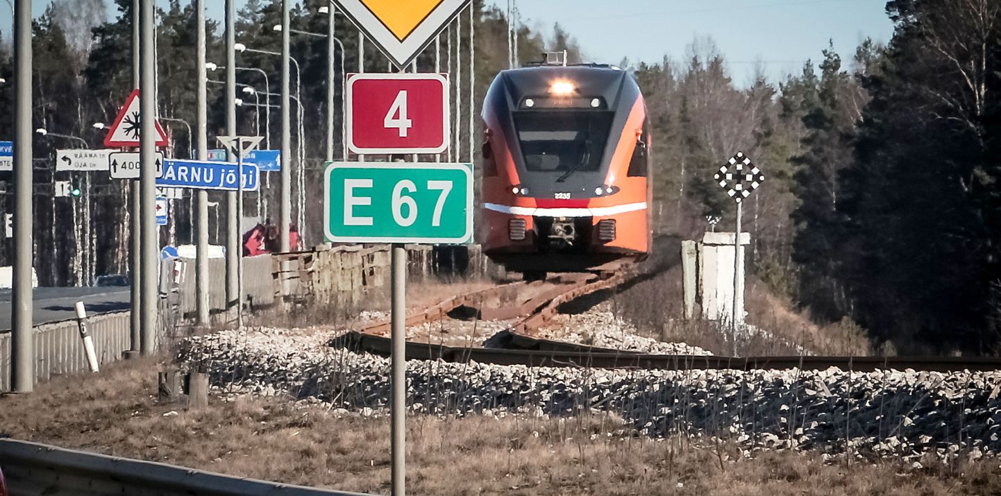 Valitsus otsustas lõpetada 2019. aastast raudteeliikluse Lelle-Pärnu lõigul ja seega peatada reisirongiliikluse Pärnuga Rail Balticu valmimiseni.