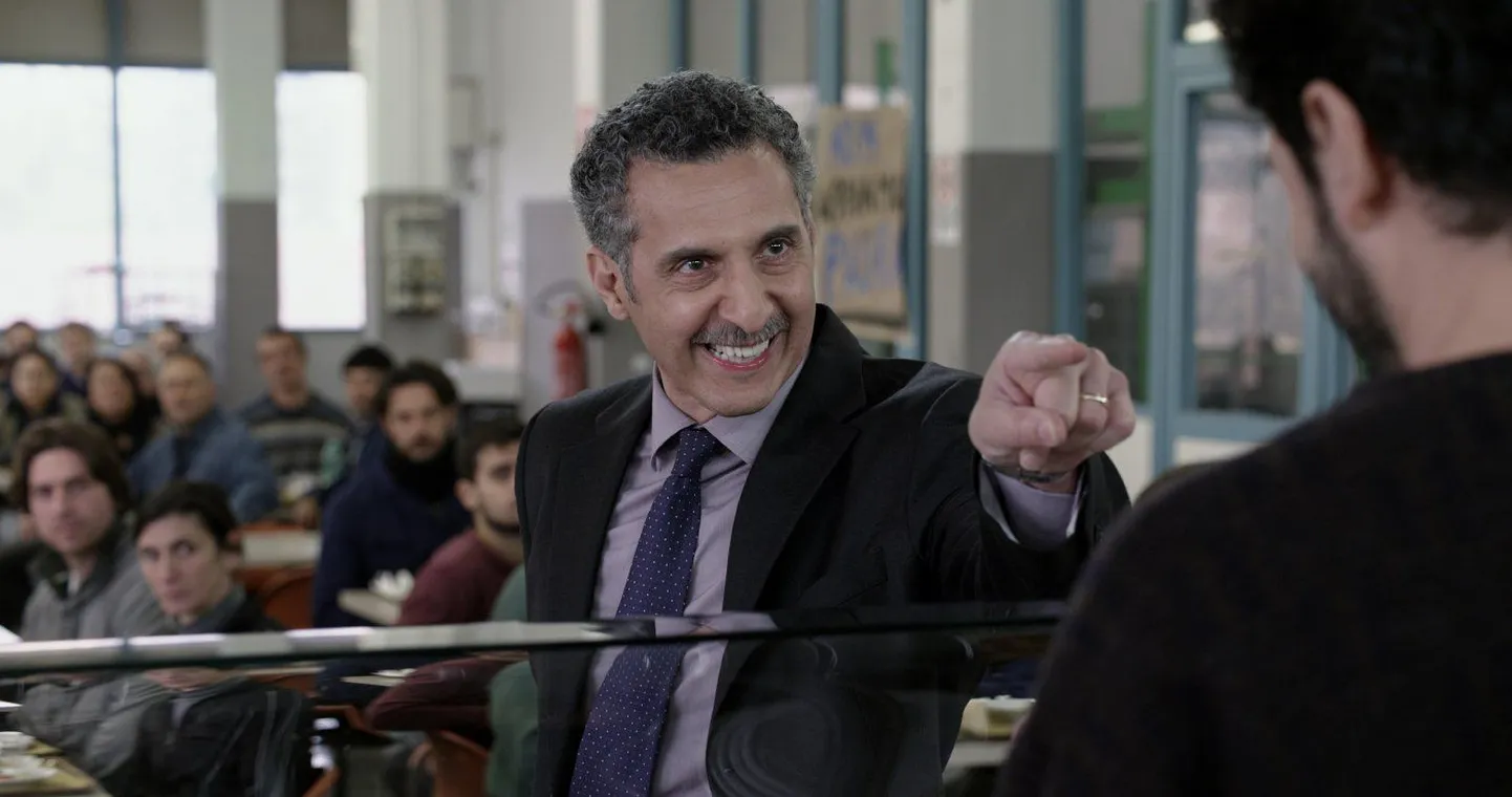 John Turturro aktsioonis.
