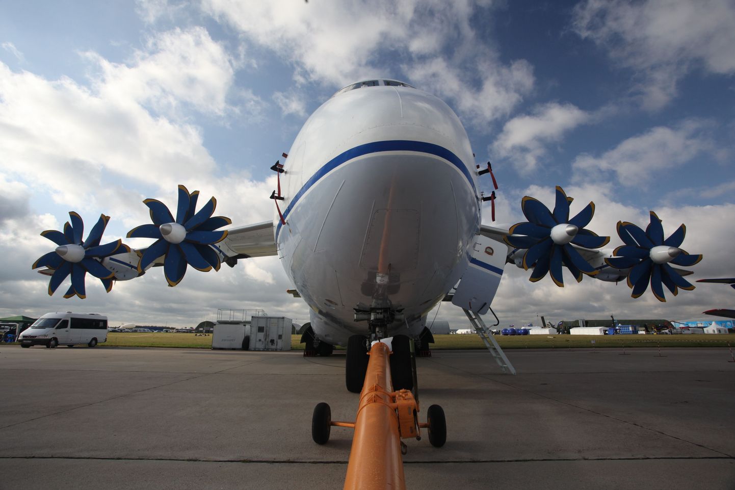 Transpordilennuk AN-70T lennundusnäitusel MAKS-2009