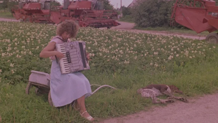 Epizode no dokumentālās filmas "Basi. Ir tāda vieta Kurzemē" (1988).