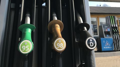 Цены на бензин в Эстонии установили новый рекорд, снижения в этом году не ожидается