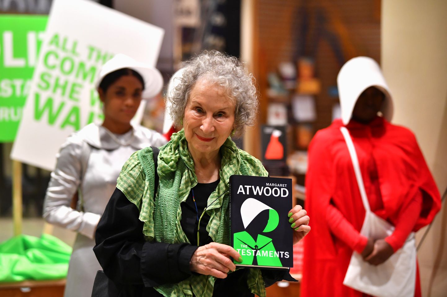 Margaret Atwood raamatuga «Testamendid».