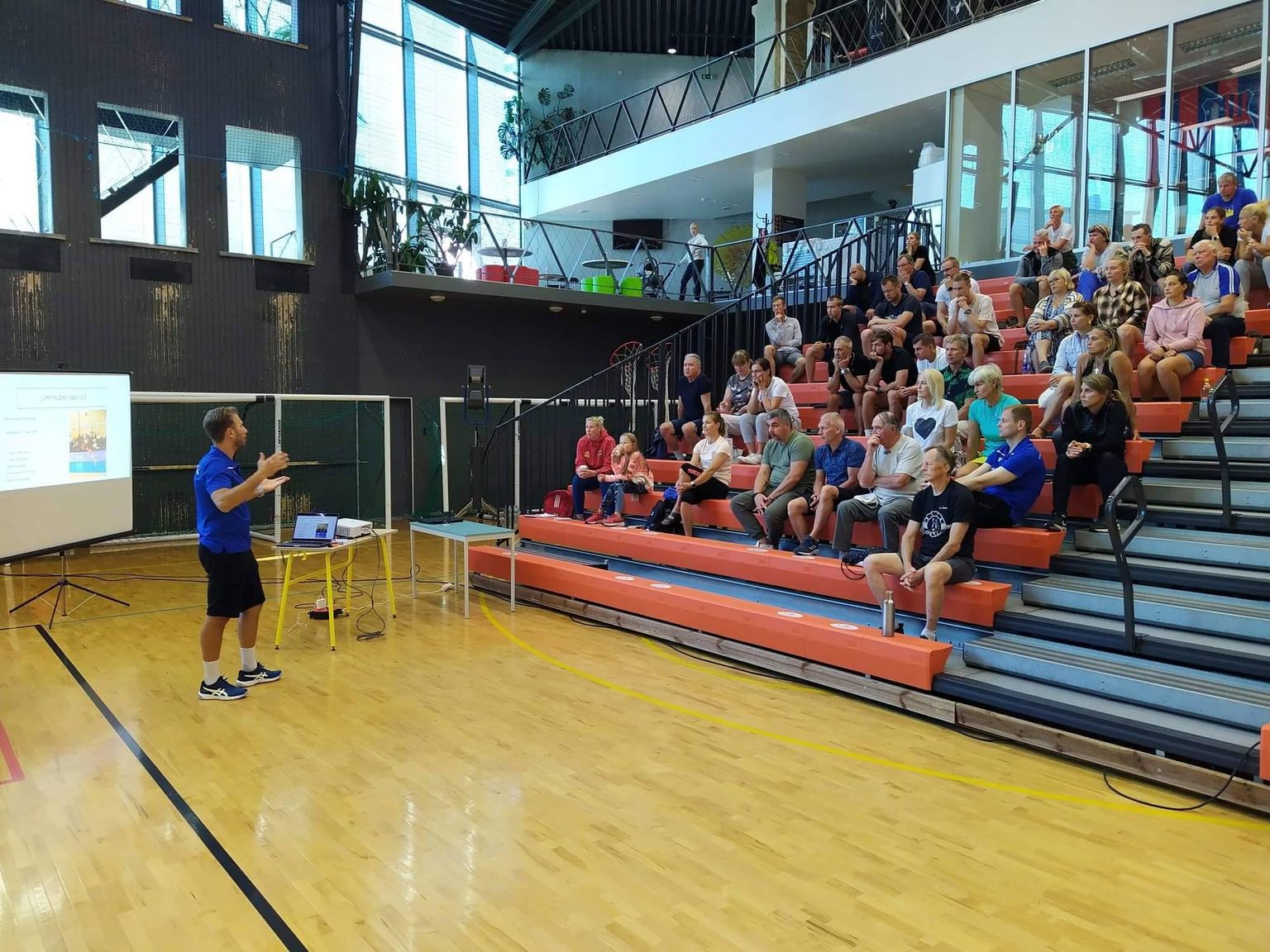 Eesti naiste võrkpallikoondise itaallastest treenerid jagasid oma teadmisi Eesti treeneritega.