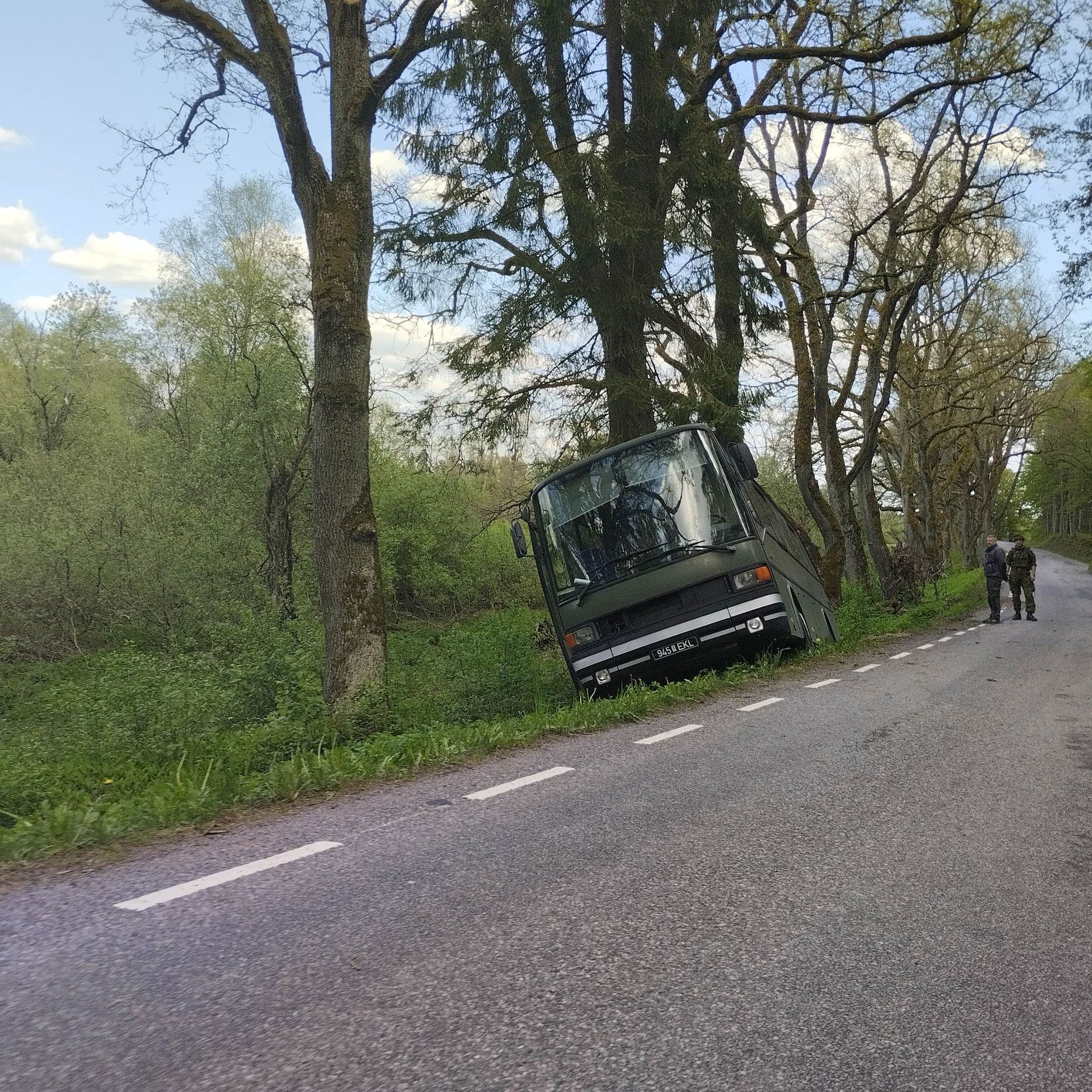 Автобус Кайтселийта съехал в кювет в Сымерпалу.