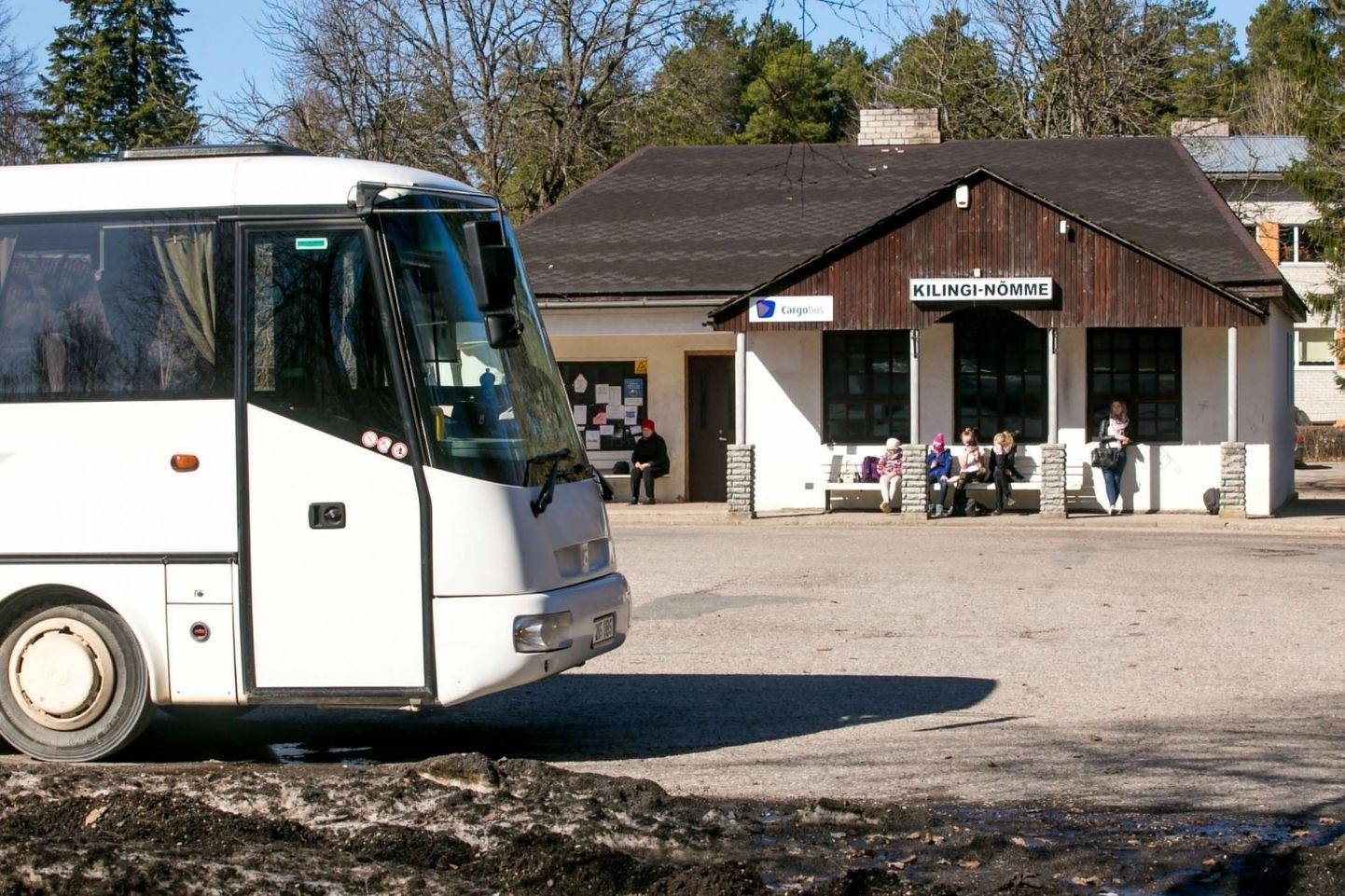 Kilingi-Nõmme ja Abja-Paluoja liinil sõtev buss hakkab Viljandi soovil läbima ka Mõisaküla. 