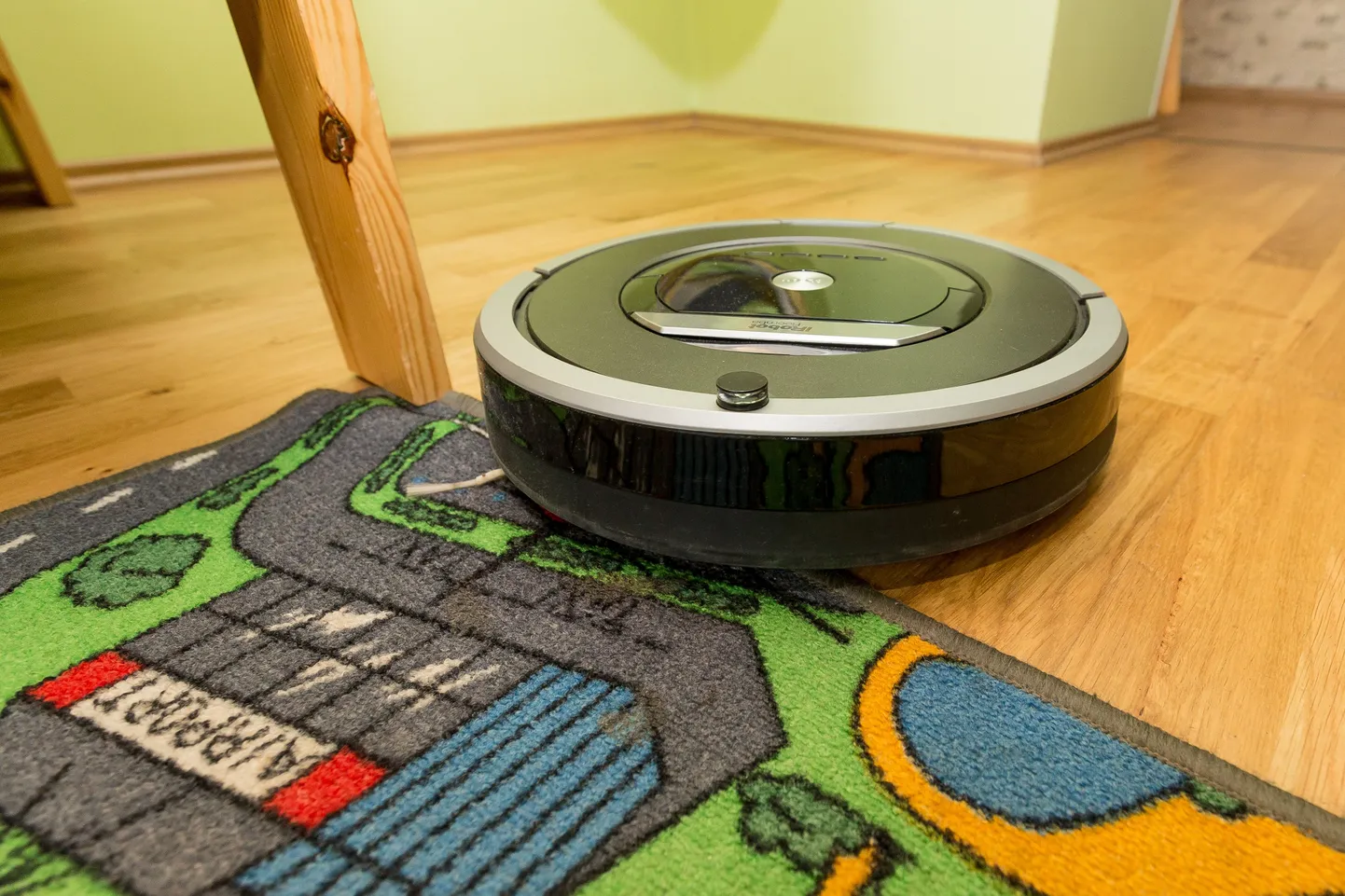 iRobot jäi madala vaiba puhastamisel pisut hätta.