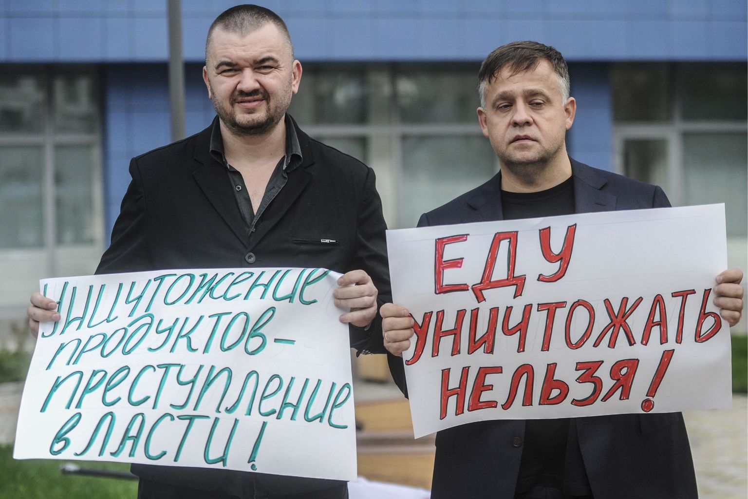 Toidu hävitamise vastu protestijad miitingul Novosibirskis.