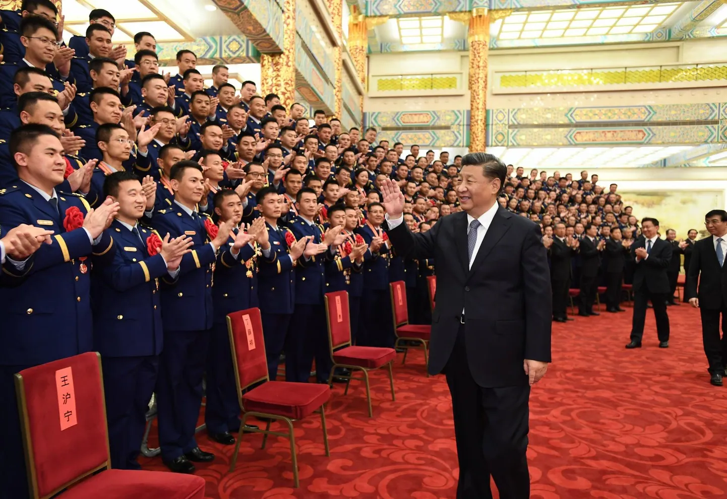 Xi Jingping kohtumas Pekingis päästjate ja eriolukordade ametite esindajatega.