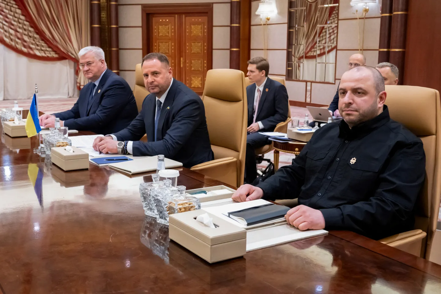 Члены украинской делегации на переговорах с представителями США в Саудовской Аравии 11 марта 2025 года: глава МИД Андрей Сибига, глава Офиса Президента Андрей Ермак, министр обороны Рустем Умеров.