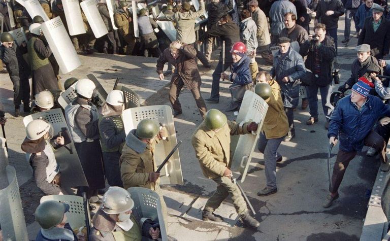 Сентябрь 1993-го. Столкновение на Крымском мосту в Москве