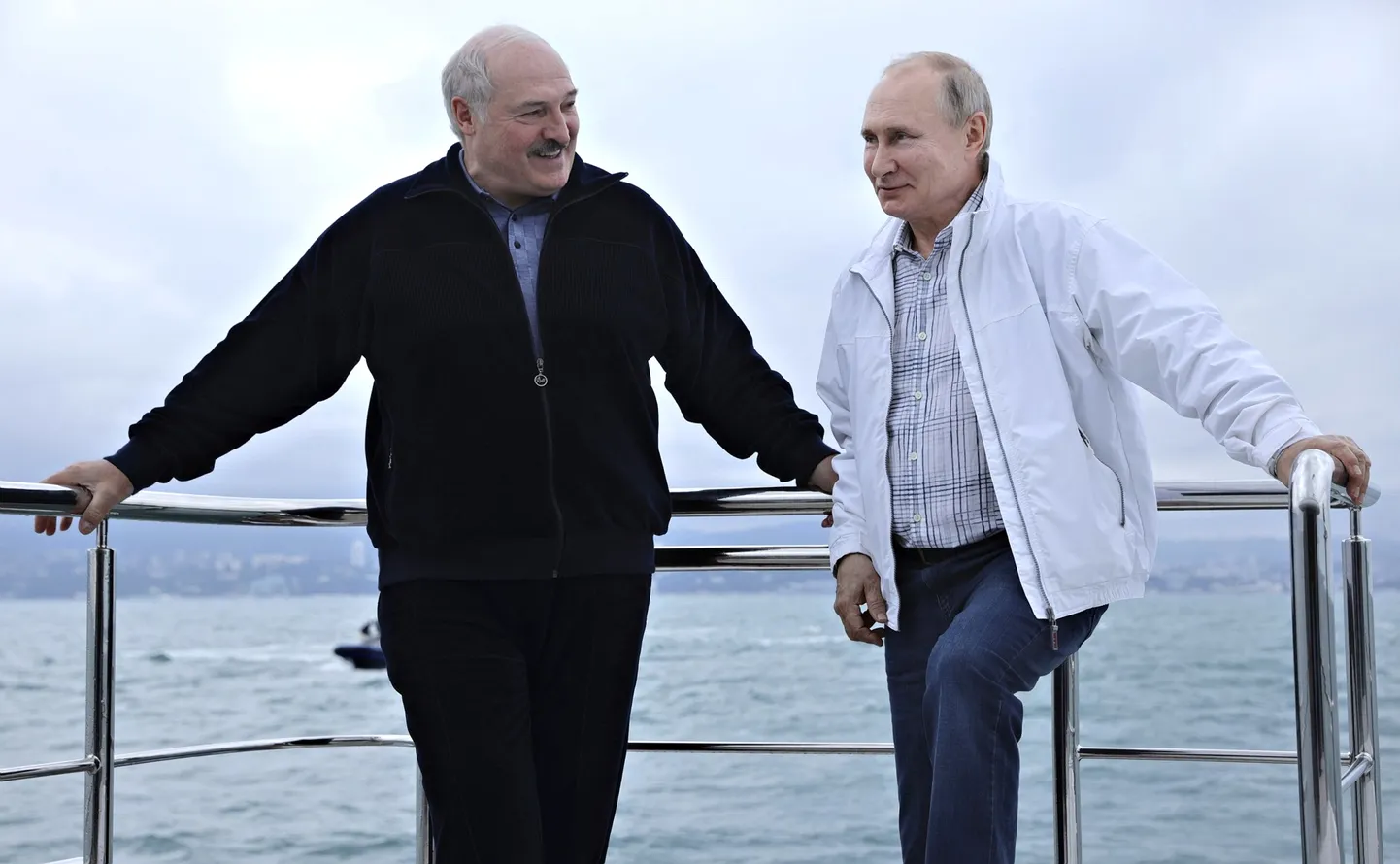 Путин и Лукашенко на яхте в Сочи