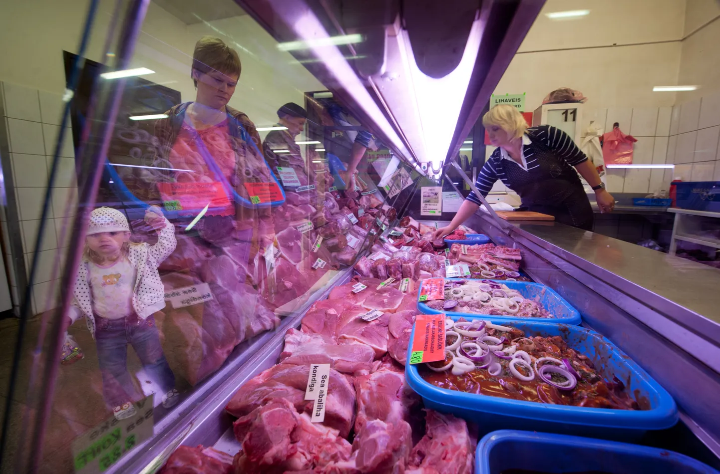 Veterinaar- ja Toiduamet peatas Tallinna Keskturul tundmatu päritoluga liha müügi.