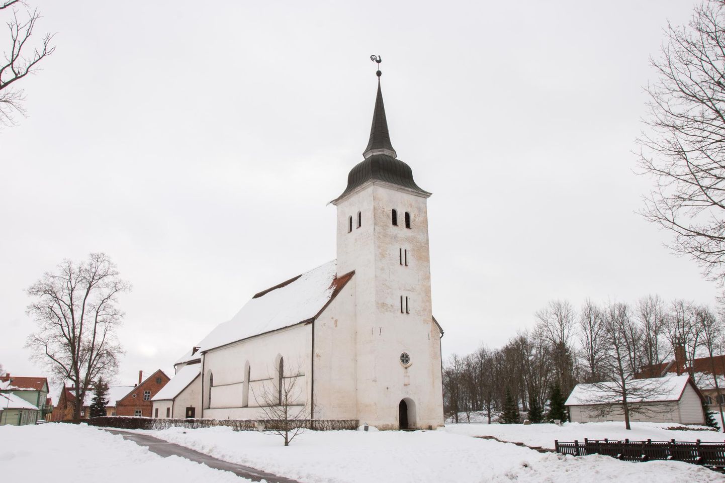 Viljandi Jaani kirik talvel