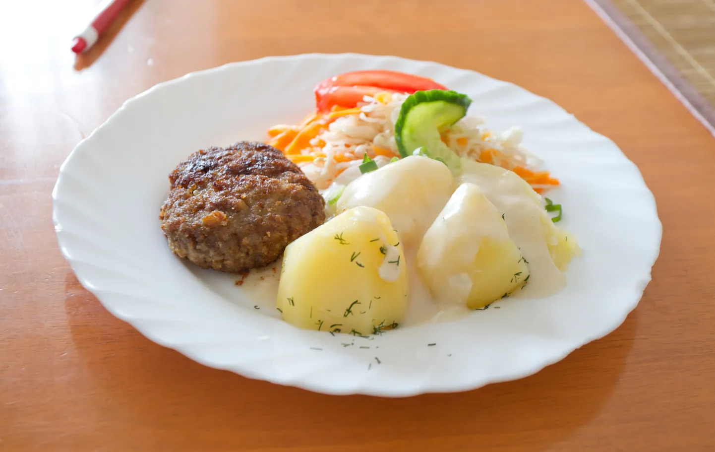 Kodune kotlet keedukartuliga