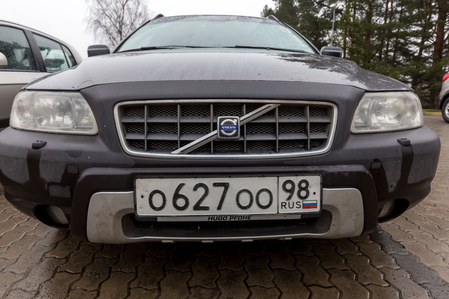 Owners of vehicles with Russian license plates have six months to register their vehicle in Estonia or take it out of country.