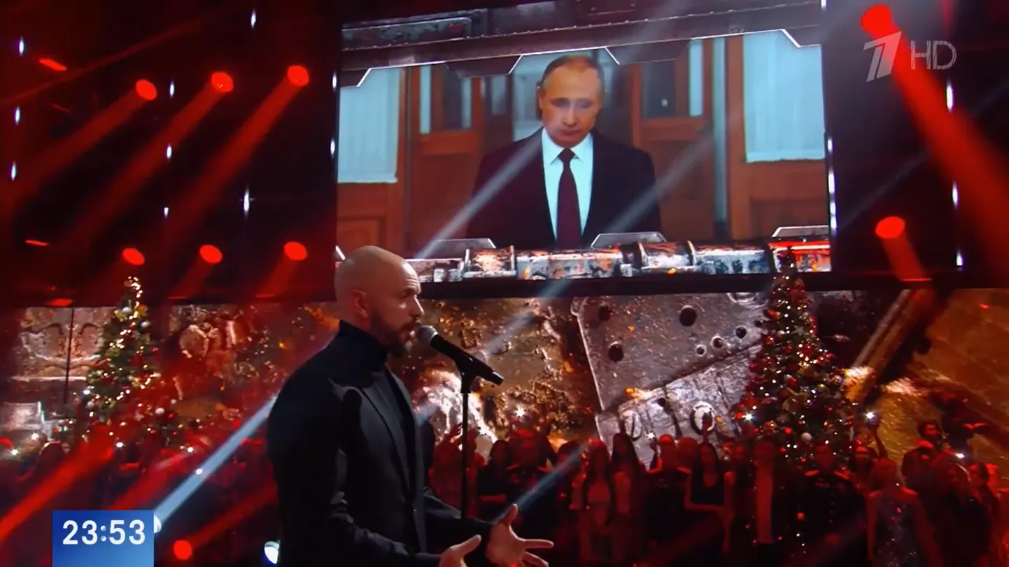 Рэпер ST с Владимиром Путиным на фоне